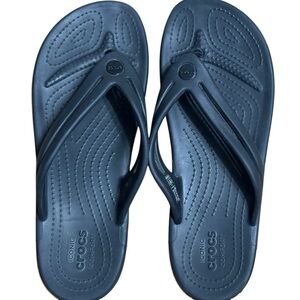 Crocs Black Flip Flops.      W 10